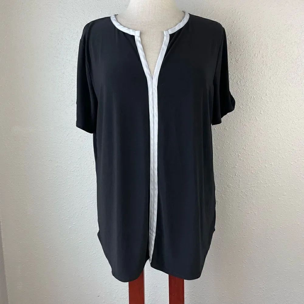 AUW Black and White V-Neck Top Size XL EUC
